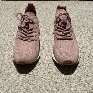 14th &. Union Rorie Sneaker Rose Gold Knit